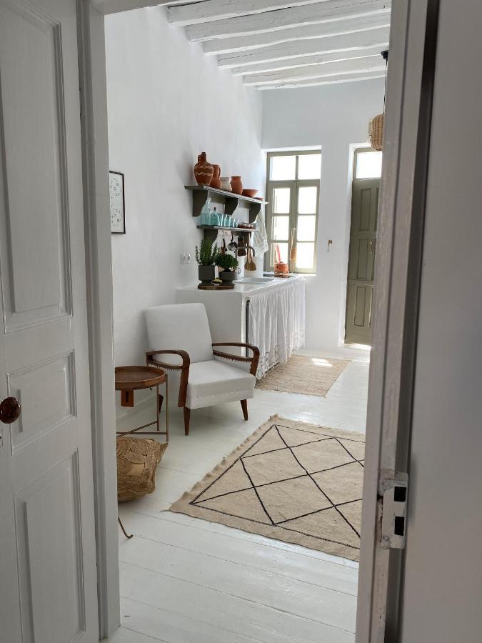 Serifos Olive Luaran gambar